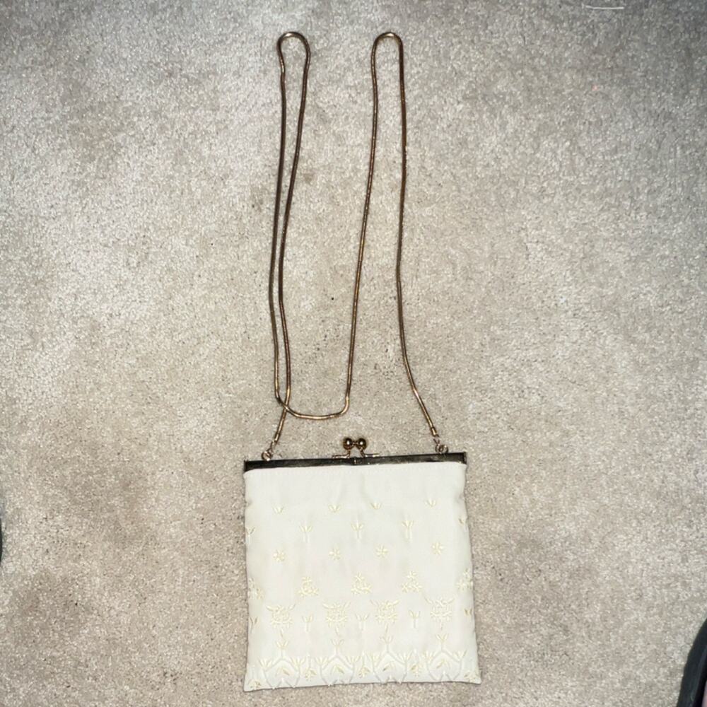 Jessica McClintock Ivory Embroidered Kiss Lock Shoulder Bag Gold Chain Strap